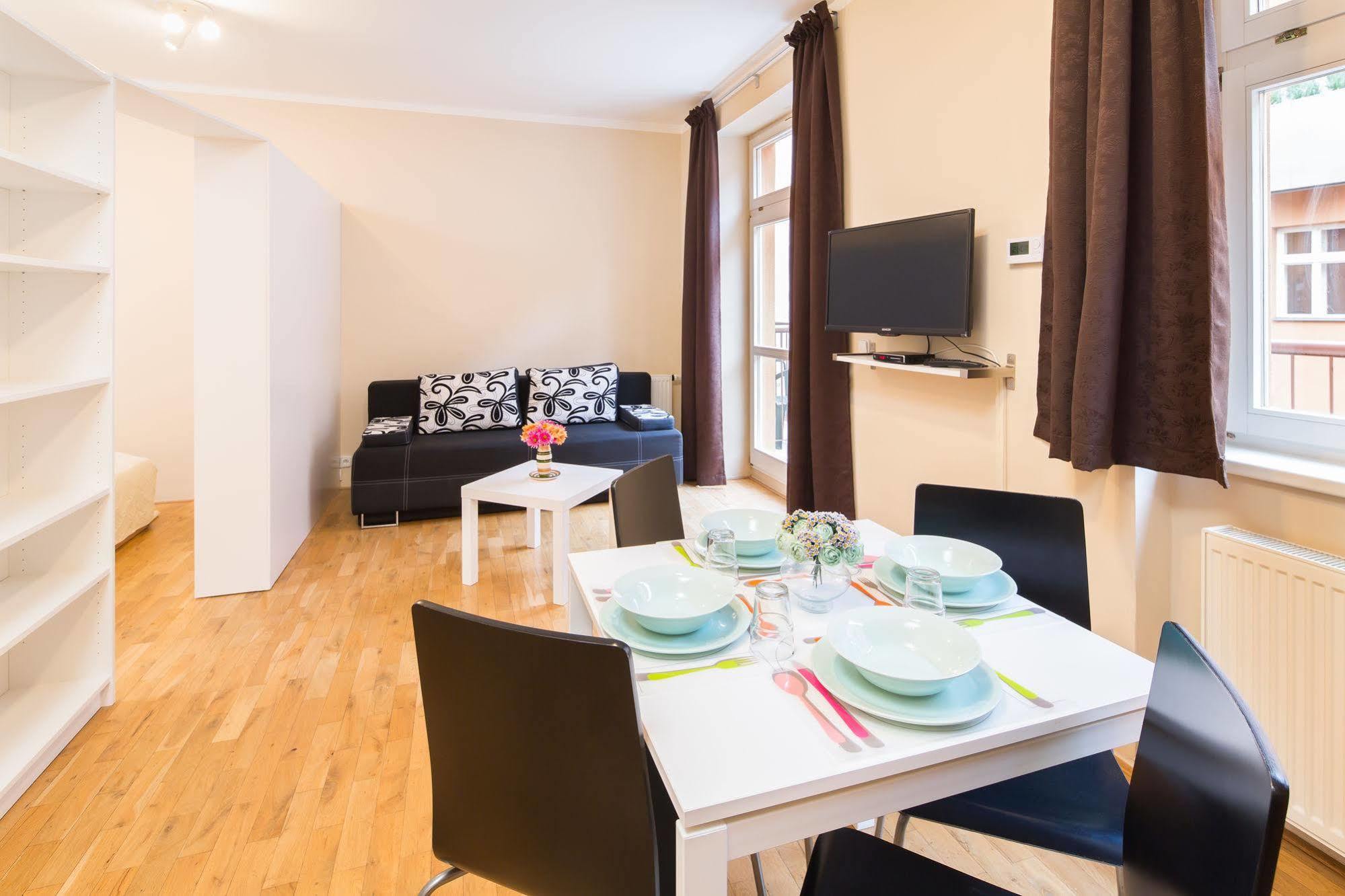Picasso Apartments Praha Bagian luar foto