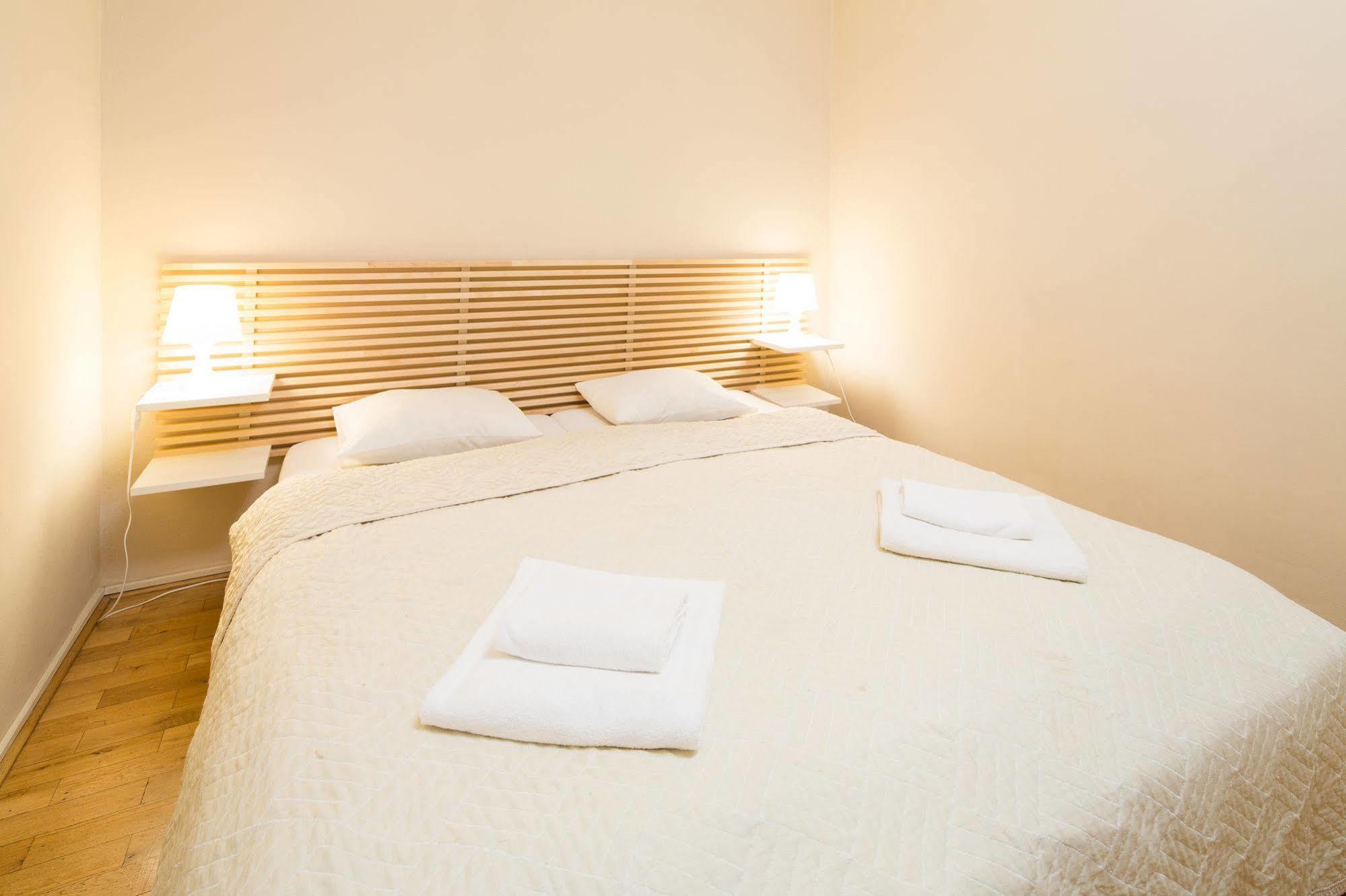 Picasso Apartments Praha Bagian luar foto